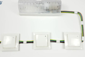 Jak zamontować włącznik krzyżowy? Kompletny poradnik