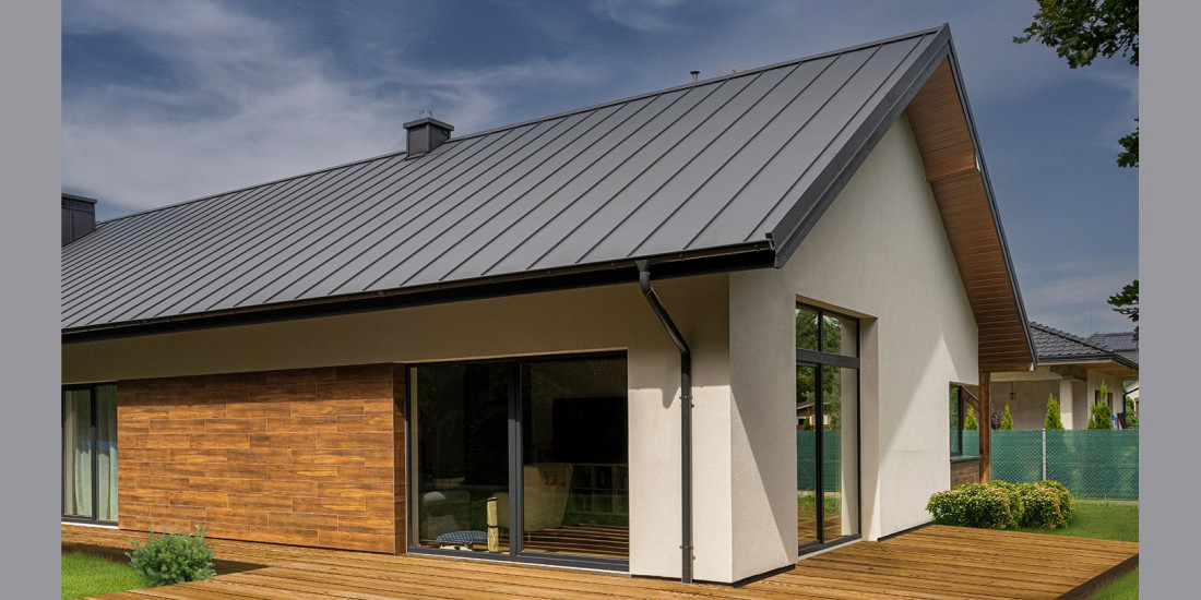 Jakie pokrycie najlepiej sprawdzi się na dachu nowoczesnego domu?