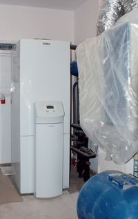 Pompa ciepła Vaillant geoTHERM plus VWS 62/2 z zasobnikiem ciepłej wody użytkowej o pojemności 175 litrów Pompa ciepła Vaillant geoTHERM plus VWS 62/2 z zasobnikiem ciepłej wody użytkowej o pojemności 175 litrów