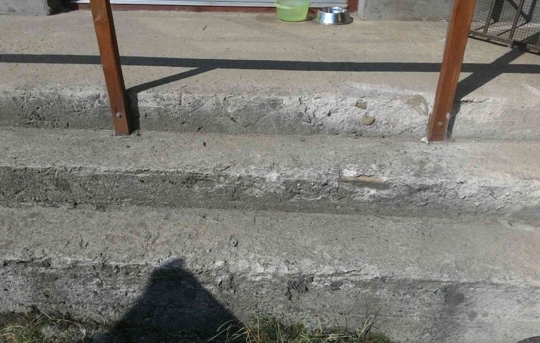 Betonowe schody zewnętrzne. Jak naprawić uszkodzenia?