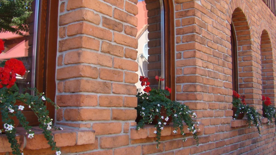 Ile kosztuje elewacja z cegły? Cennik materiałów i robocizny Ile kosztuje elewacja z cegły? Cennik materiałów i robocizny