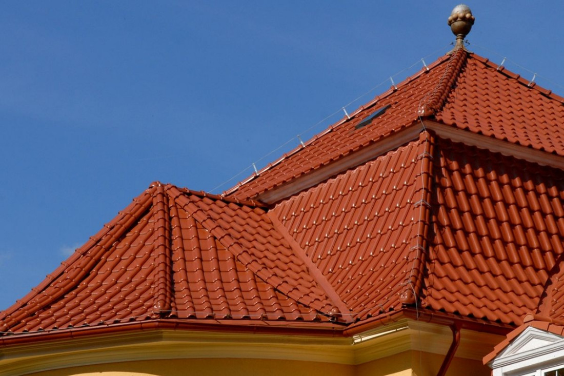 Czym pokryć dach o skomplikowanej bryle?