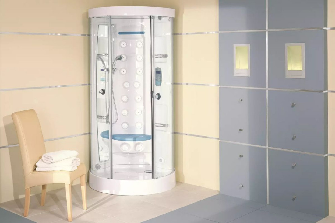 Kabiny prysznicowe z panelem do hydromasażu