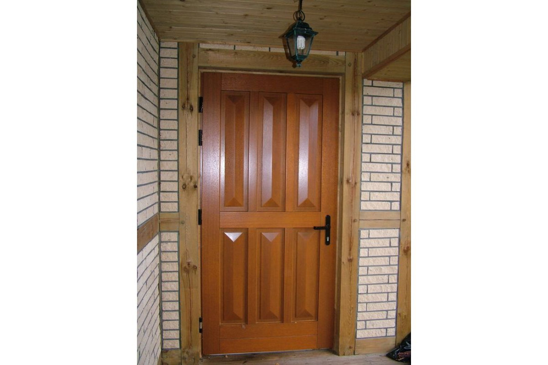 Wymiana starych drzwi czy montaż zamków? Co wybrać, aby zwiększyć bezpieczeństwo?
