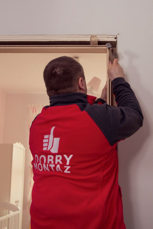 Montaż drzwi wewnętrznych