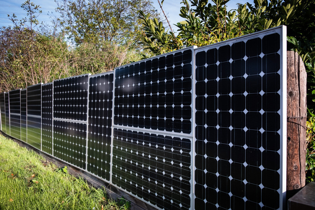 Panele słoneczne jako ogrodzenia: nowy trend w Holandii i Niemczech