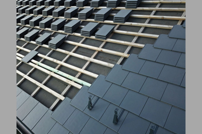 Jak uniknąć problemów z membraną dachową na ciemnych dachach?